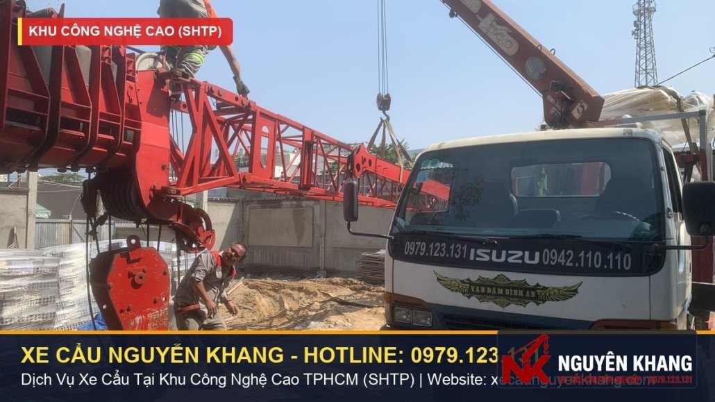 Dịch vụ cẩu hạ bồn composite xử lý nước thải, bể tự hoại ngầm công trình TPHCM