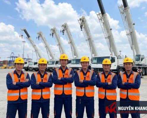 Đội ngũ kỹ thuật vận hành và dàn xe cẩu hiện đại Nguyên Khang TPHCM