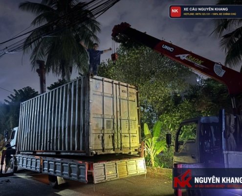 Dịch Vụ Xe Cẩu Cứu Hộ Xe Cuốc, Xe Lu Bị Sụt Lún Hố Móng Mùa Mưa Triều Cường TPHCM