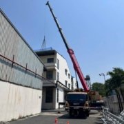 Dịch vụ xe cẩu luồn hầm hạ máy phát điện dự phòng 3 tấn & máy nén Chiller xuống hầm B1, B2 tòa nhà TPHCM