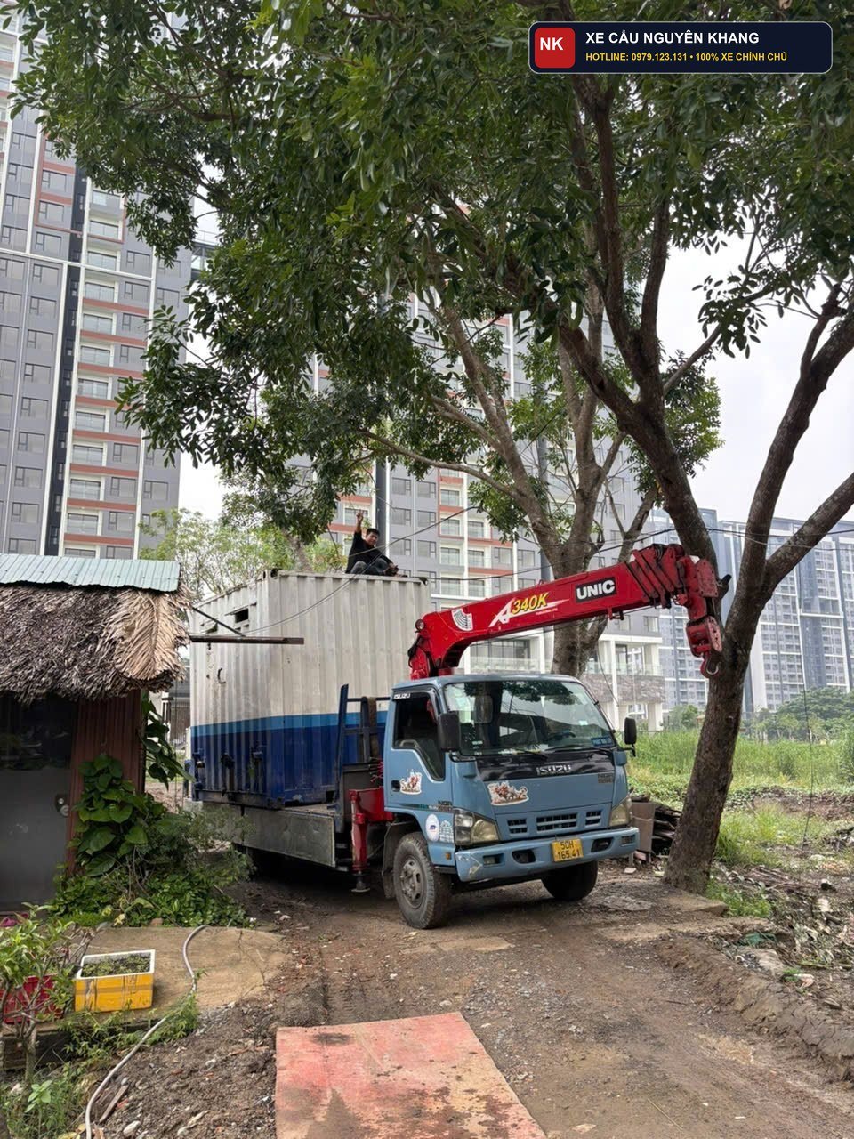 Cẩu hạ container văn phòng 20 feet vào công trình